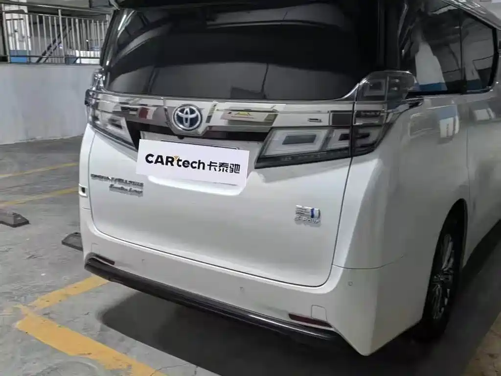 Vellfire Dual Engine 2.5 L HV Luxury