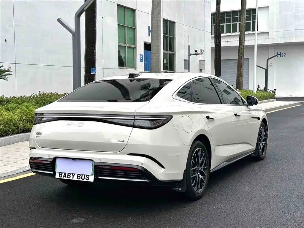 Seal 07 DM-i DM-i 1.5 L 125 km Luxury