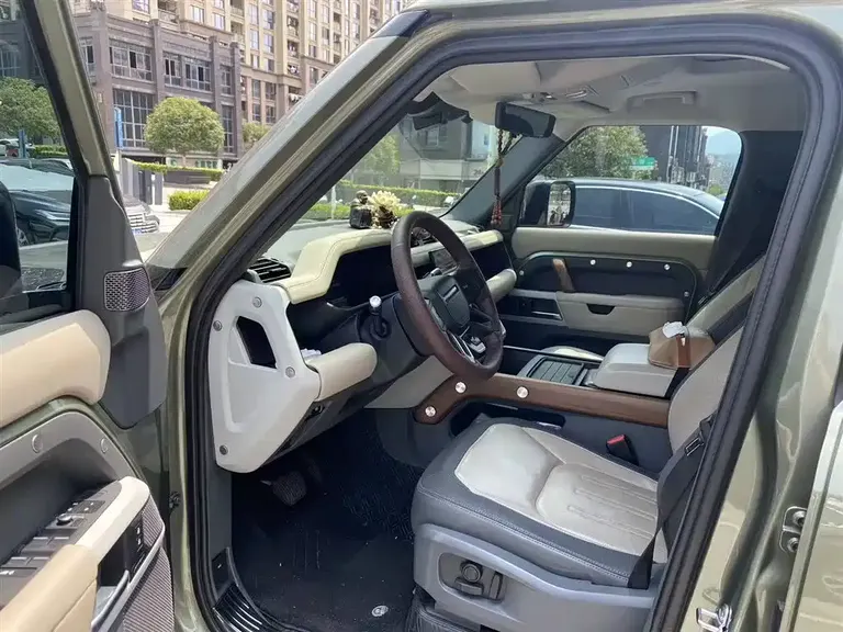 Land Rover Defender 110 P400 Dark Special Edition