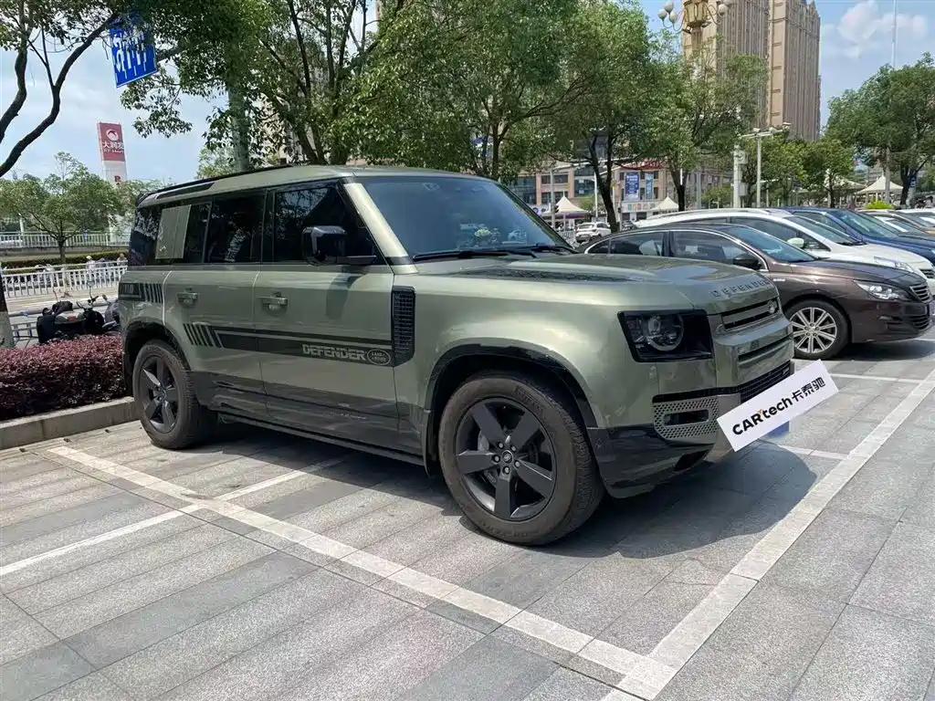 Land Rover Defender 110 P400 Dark Special Edition
