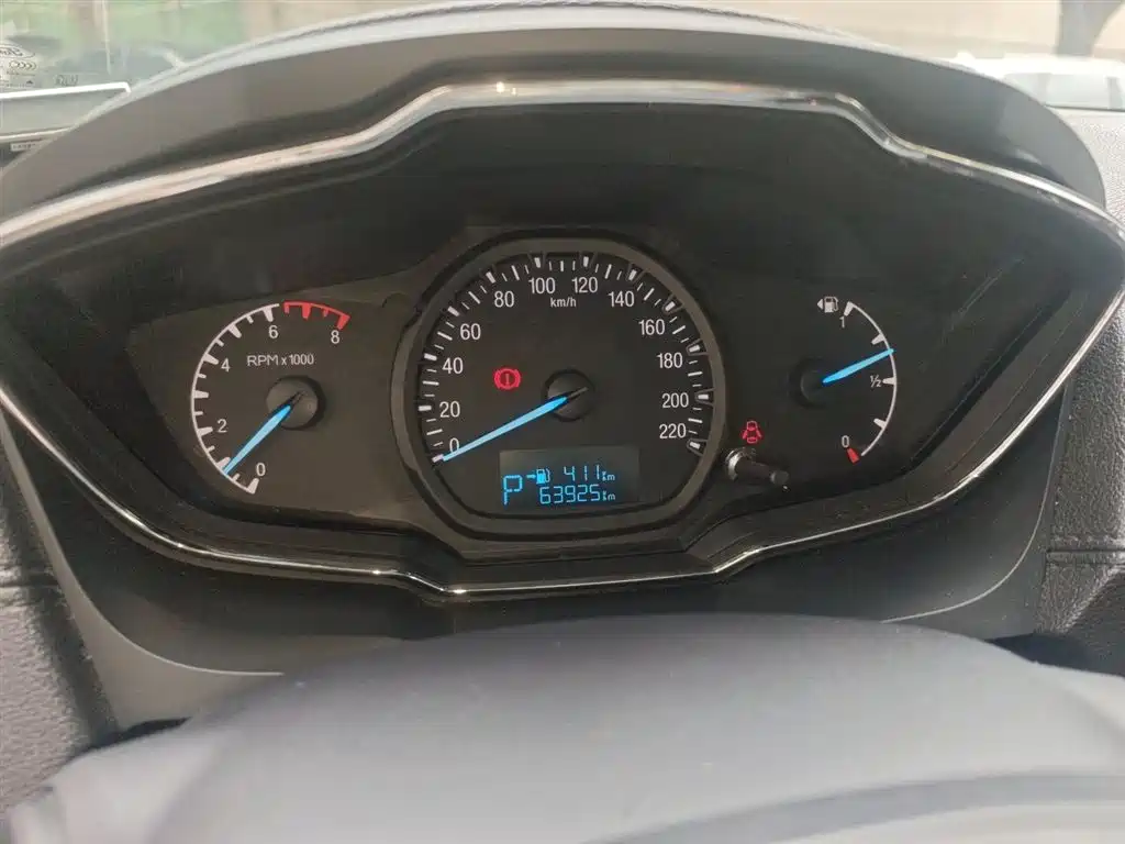 Escort Happy 1.5 L Auto Fashion