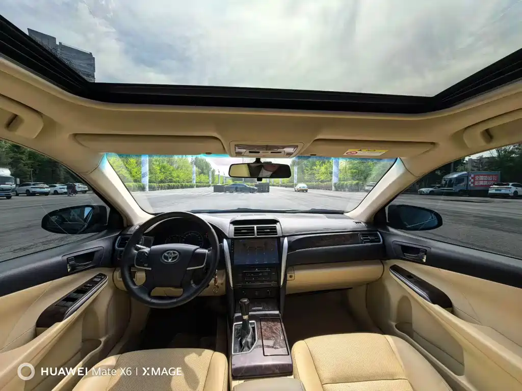 Camry 2.0 G 10 th Anniversary Commemorative Leading