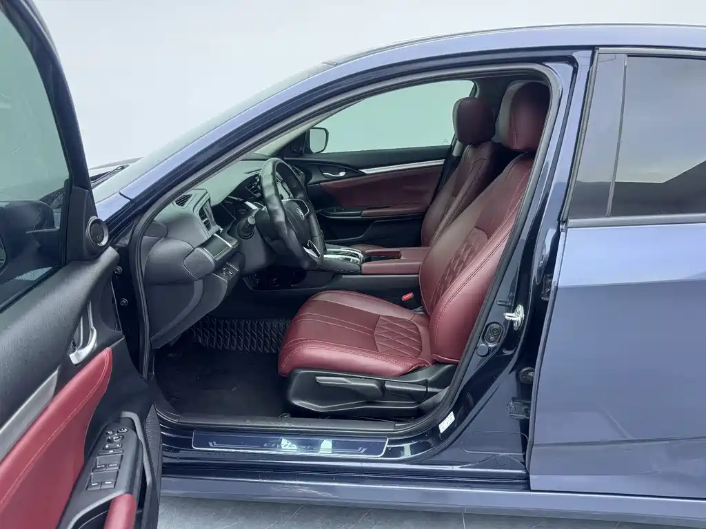 Civic 220 TURBO CVT Luxury