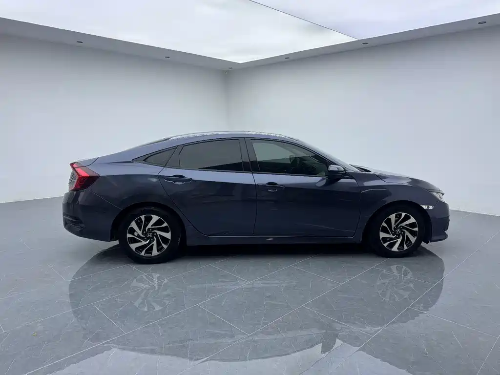 Civic 220 TURBO CVT Luxury