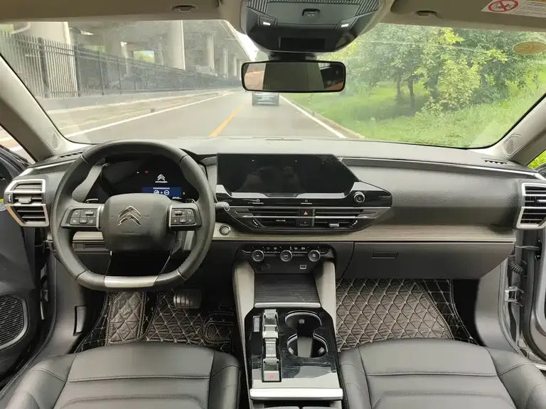 Citroën C5 X 1.6 T Extraordinary Enjoyment Tiger Year