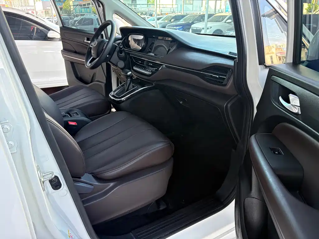 GAC Trumpchi M6 270 T DCT Luxury (7-seat) CN-VI