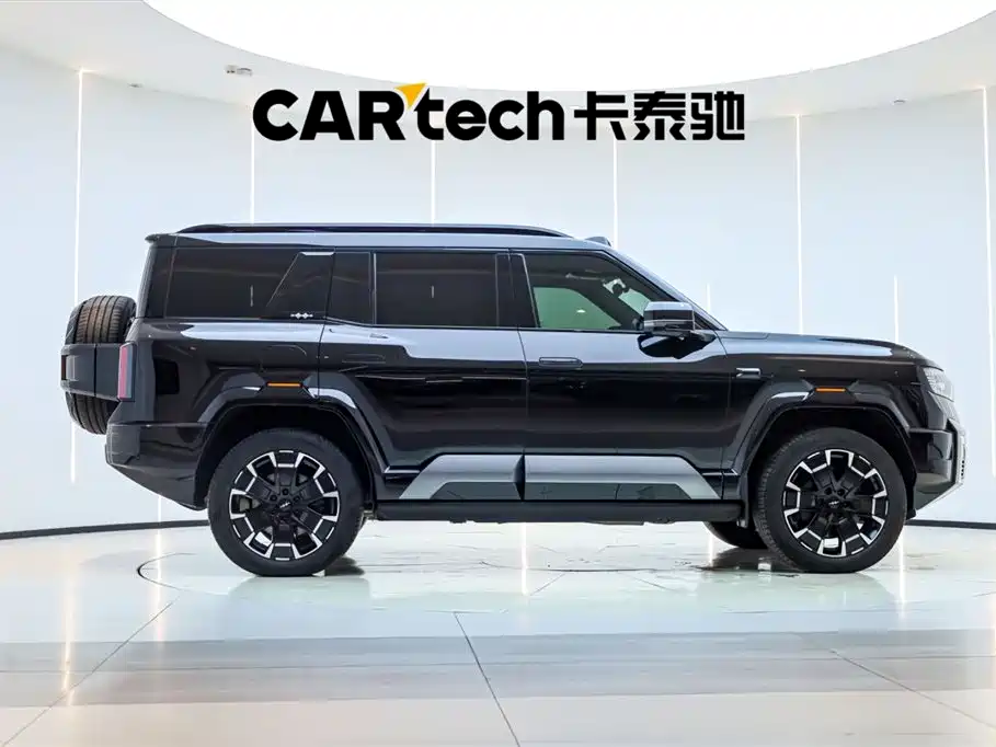 Leopard 8 Brave Flagship 6-seat