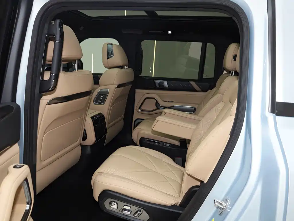 Leopard 8 Brave Flagship 6-seat
