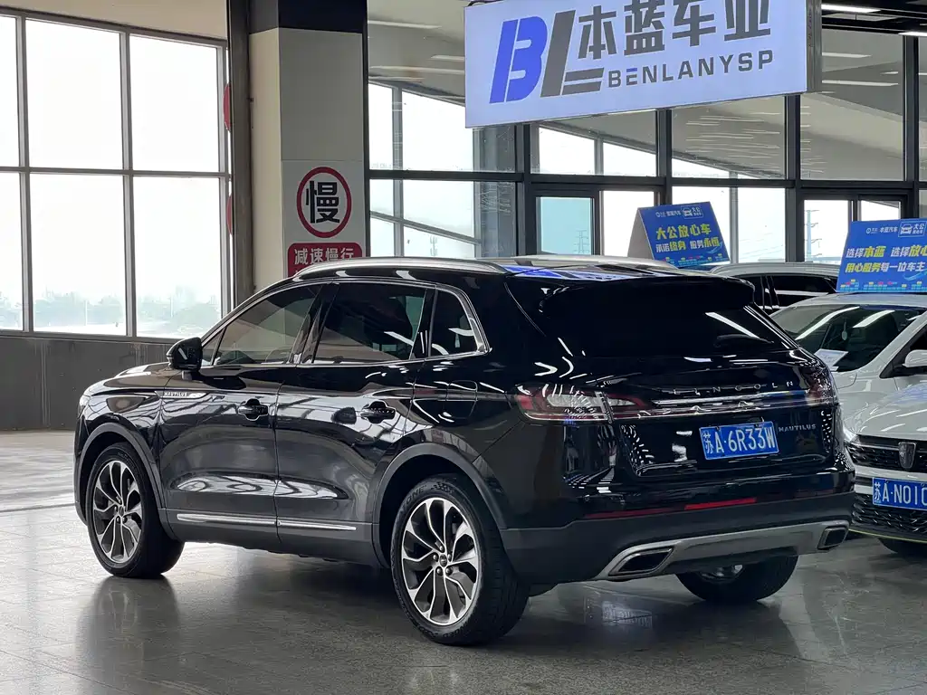 Nautilus 2.0 T 4 WD Premium
