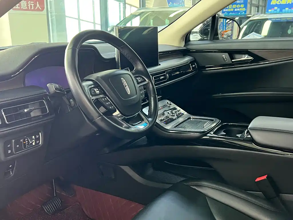 Nautilus 2.0 T 4 WD Premium