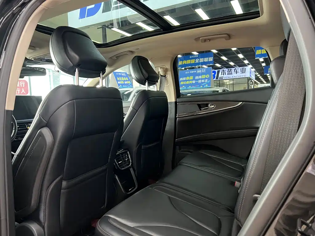 Nautilus 2.0 T 4 WD Premium