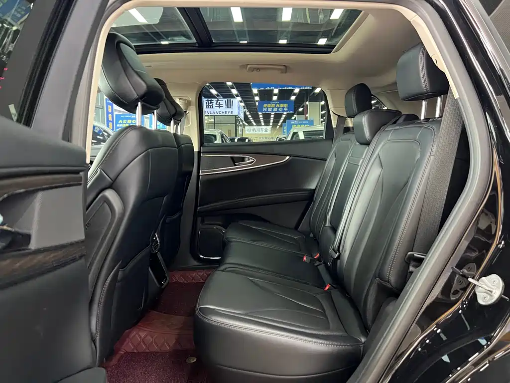 Nautilus 2.0 T 4 WD Premium