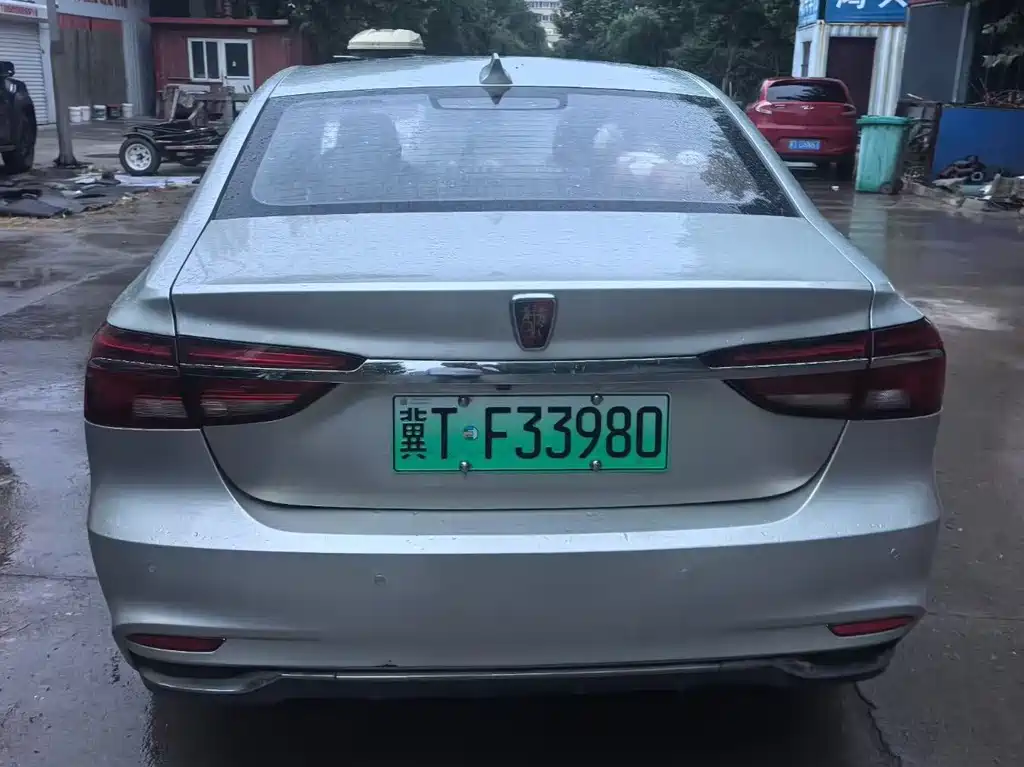 Roewe i6 NEV 45 T Hybrid Connected Smart Enjoyment