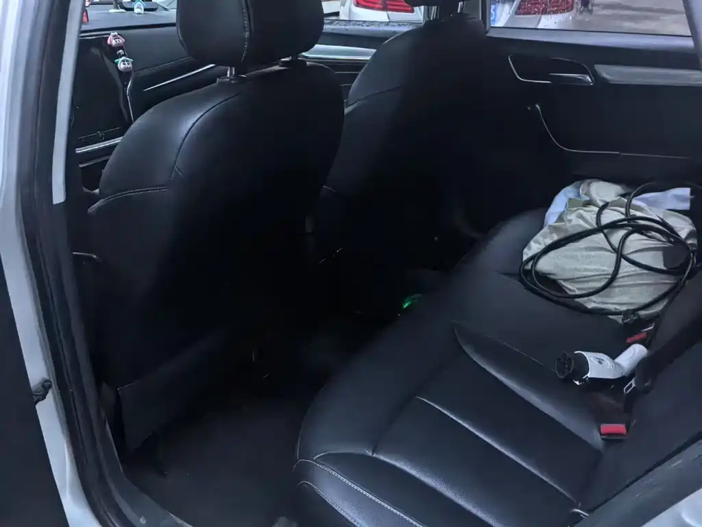 Roewe i6 NEV 45 T Hybrid Connected Smart Enjoyment