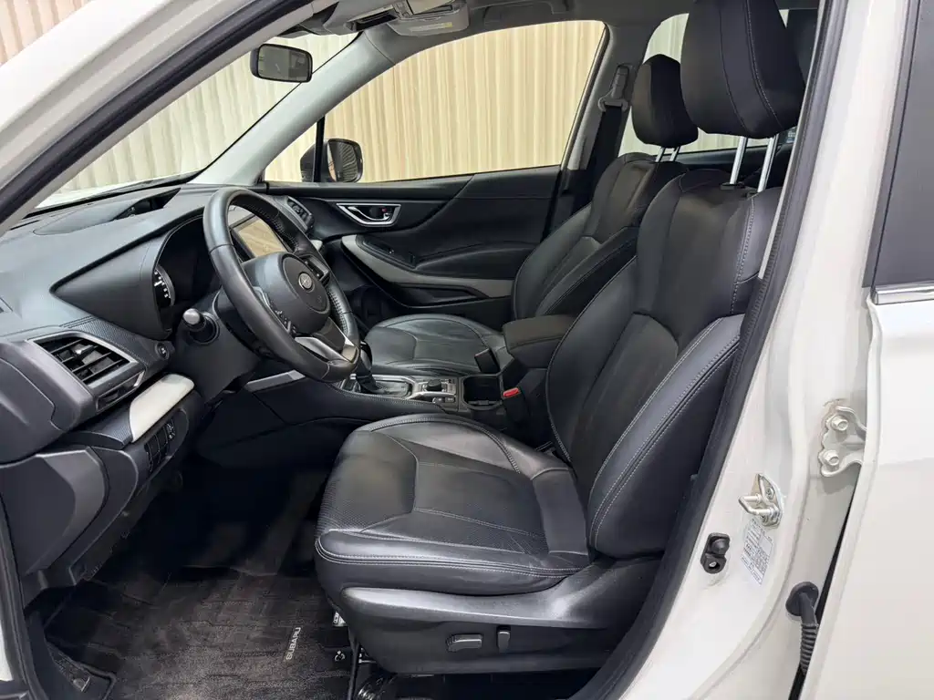 Forester 2.0 i AWD Luxury EyeSight