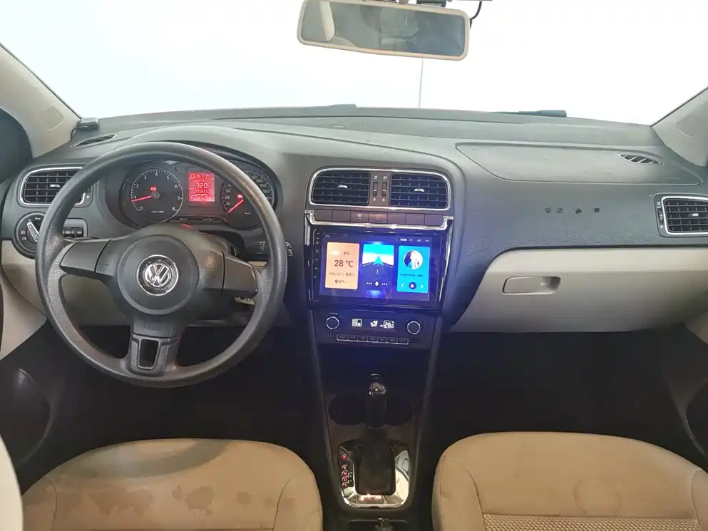 Polo 1.6 L Auto Luxury