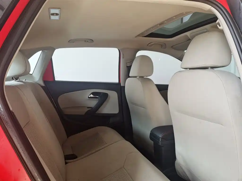 Polo 1.6 L Auto Luxury