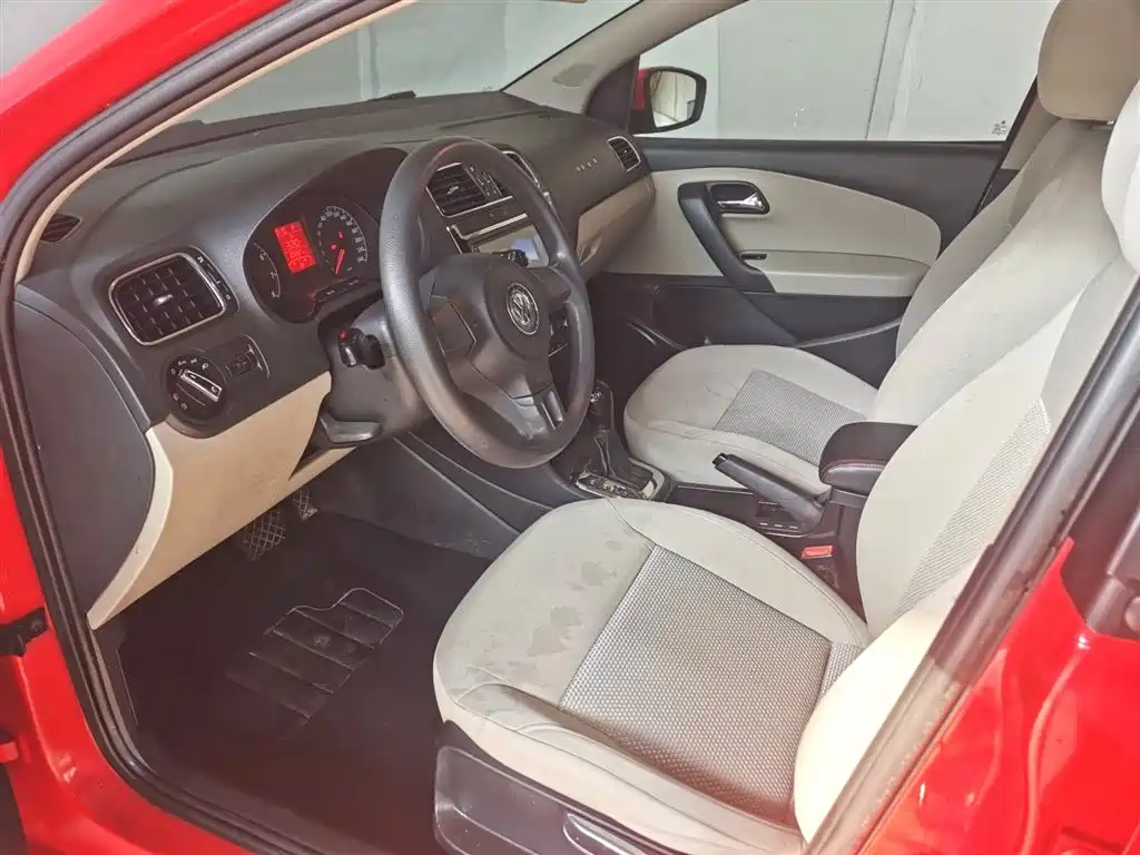 Polo 1.6 L Auto Luxury
