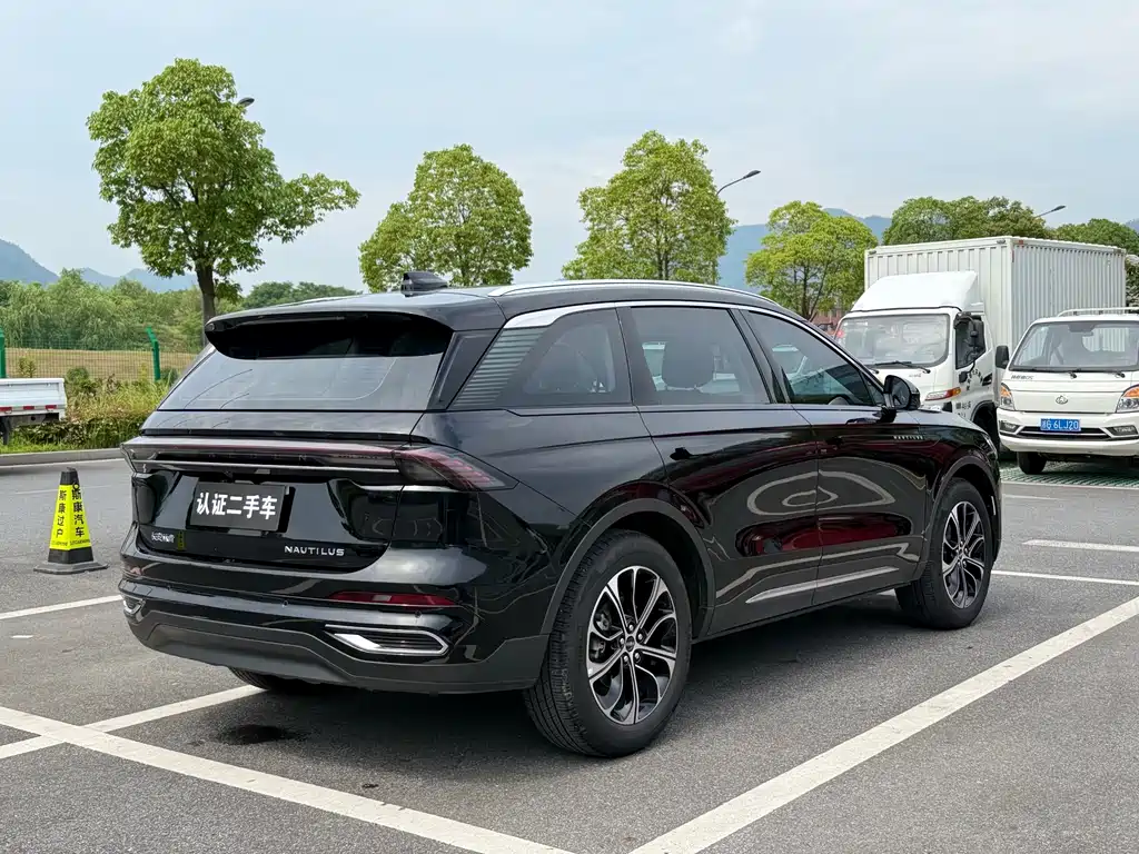 Nautilus 2.0 T 4 WD Comfort Supreme