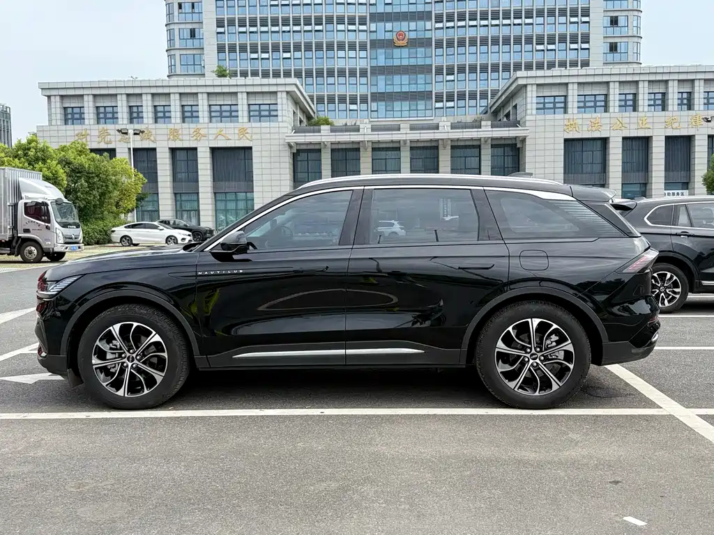 Nautilus 2.0 T 4 WD Comfort Supreme