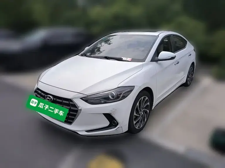 Hyundai Elantra 1.5 L CVT Smart Dazzle · Elite