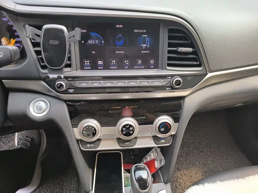 Elantra 1.5 L CVT Smart Dazzle · Elite