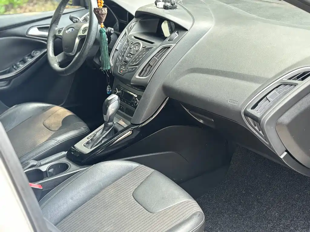 Focus Hatchback 1.6 L Auto Style