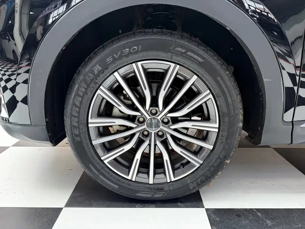 Jetour X70 PLUS 1.5 T DCT Brave PLUS 7-seat