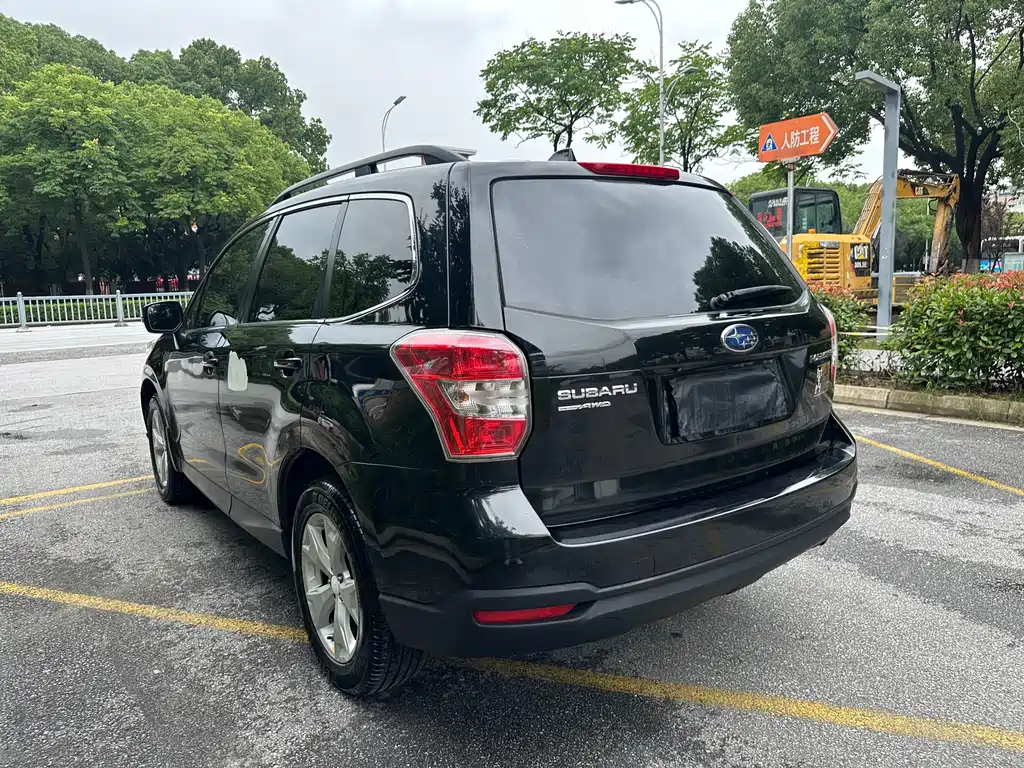 Forester 2.5 i Auto Luxury