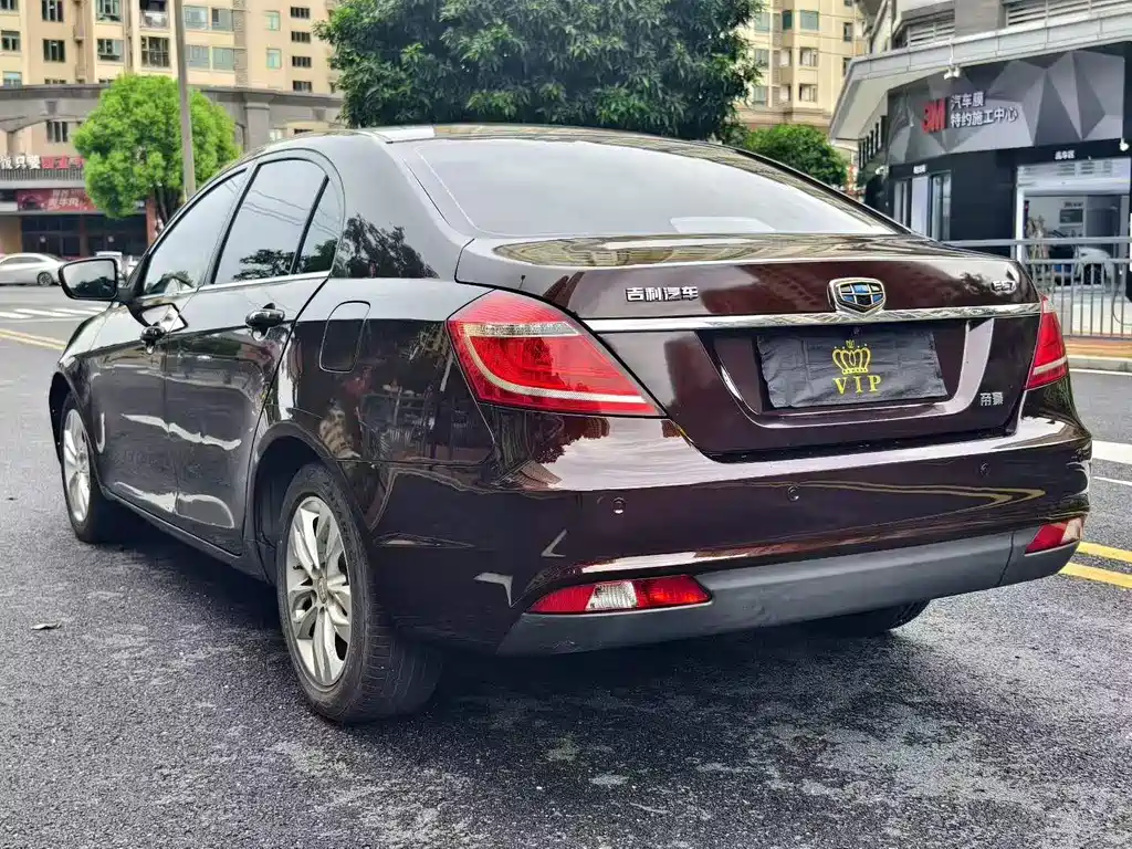 Emgrand Sedan 1.5 L CVT Upward