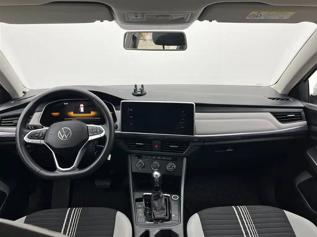 Bora 200 TSI DSG Smooth Travel