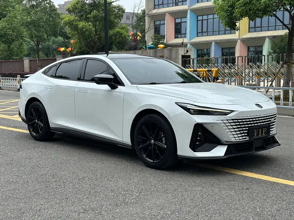 Changan UNI-V 1.5 T Distinguished