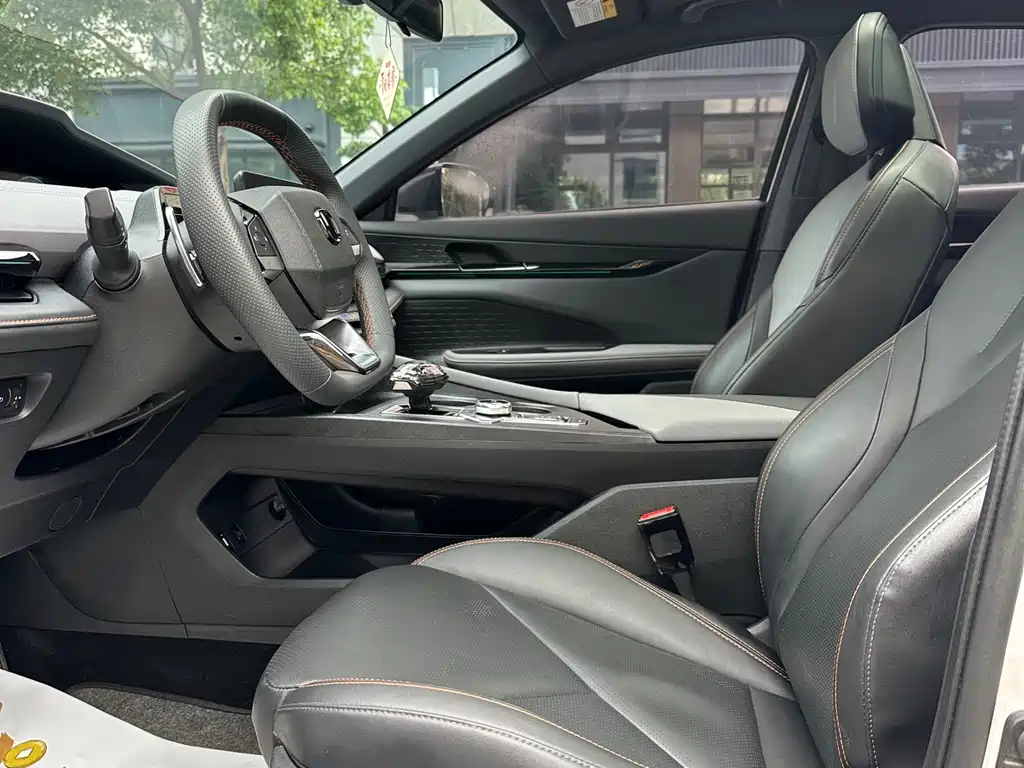 Changan UNI-V 1.5 T Distinguished
