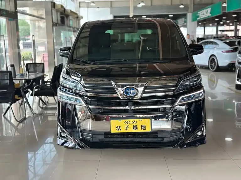 Toyota Vellfire Dual Engine 2.5 L HV Distinguished