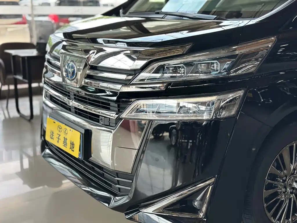 Vellfire Dual Engine 2.5 L HV Distinguished