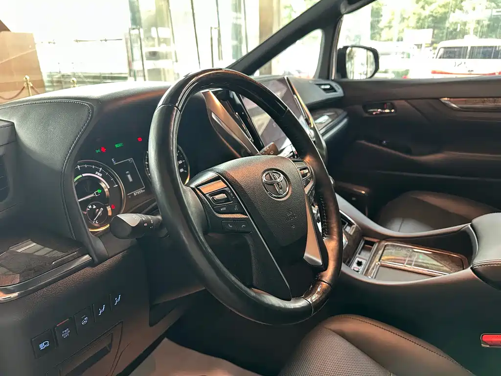 Vellfire Dual Engine 2.5 L HV Distinguished