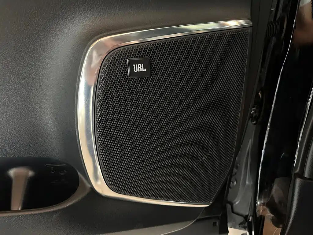 Vellfire Dual Engine 2.5 L HV Distinguished
