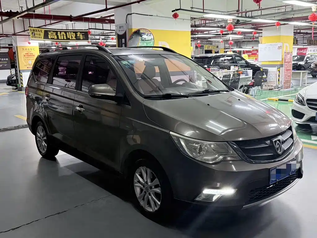 Baojun 730 1.5 L Manual Luxury Navigation ESP 7-seat