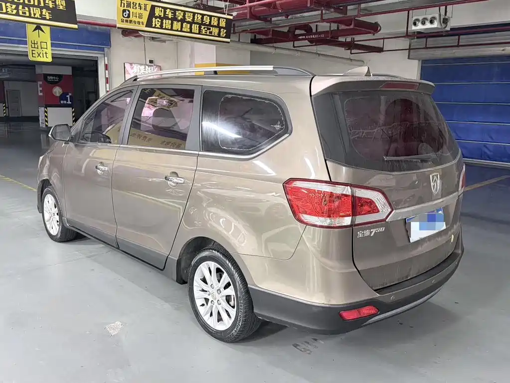 Baojun 730 1.5 L Manual Luxury Navigation ESP 7-seat