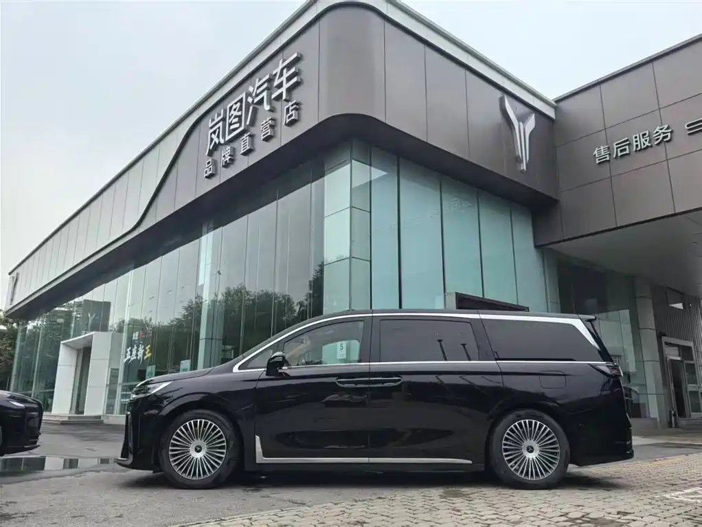 Voyah Dreamer PHEV 4 WD Distinguished Kunpeng