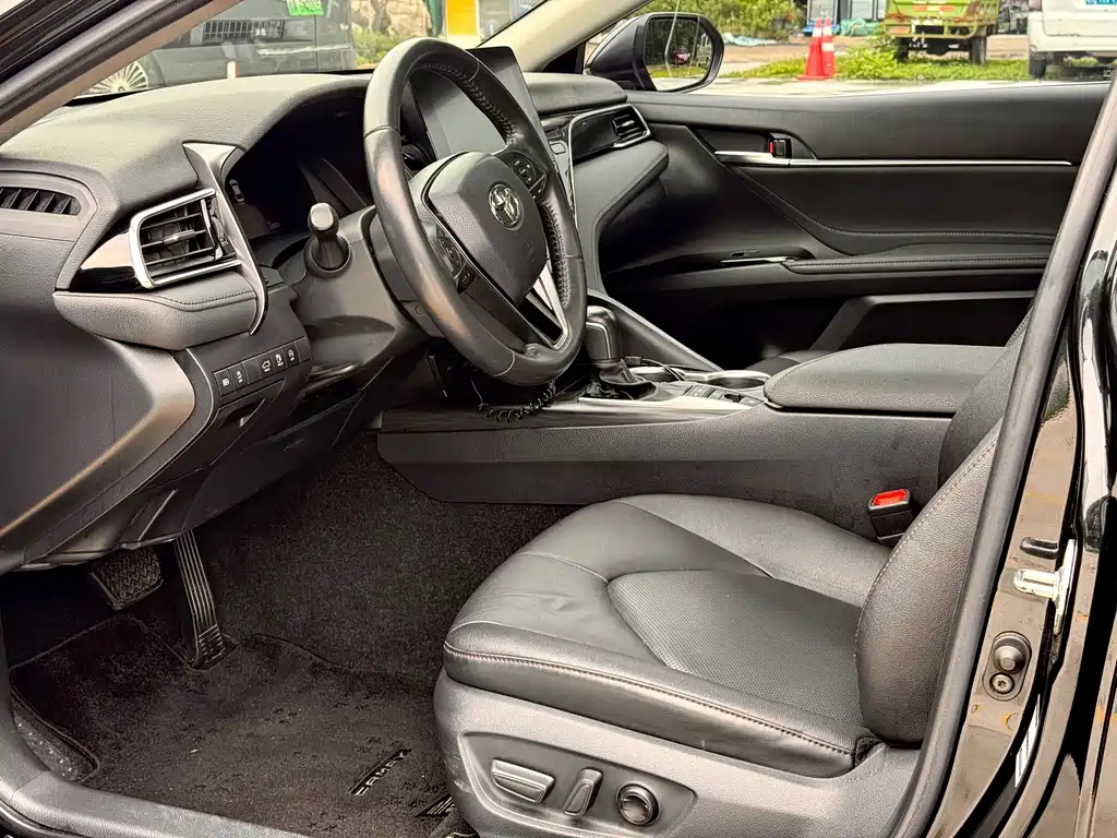 Camry 2.5 G Luxury