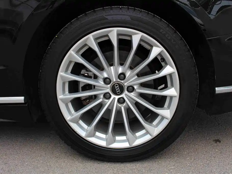 Audi A8 A8 L 50 TFSI quattro Comfort Collector