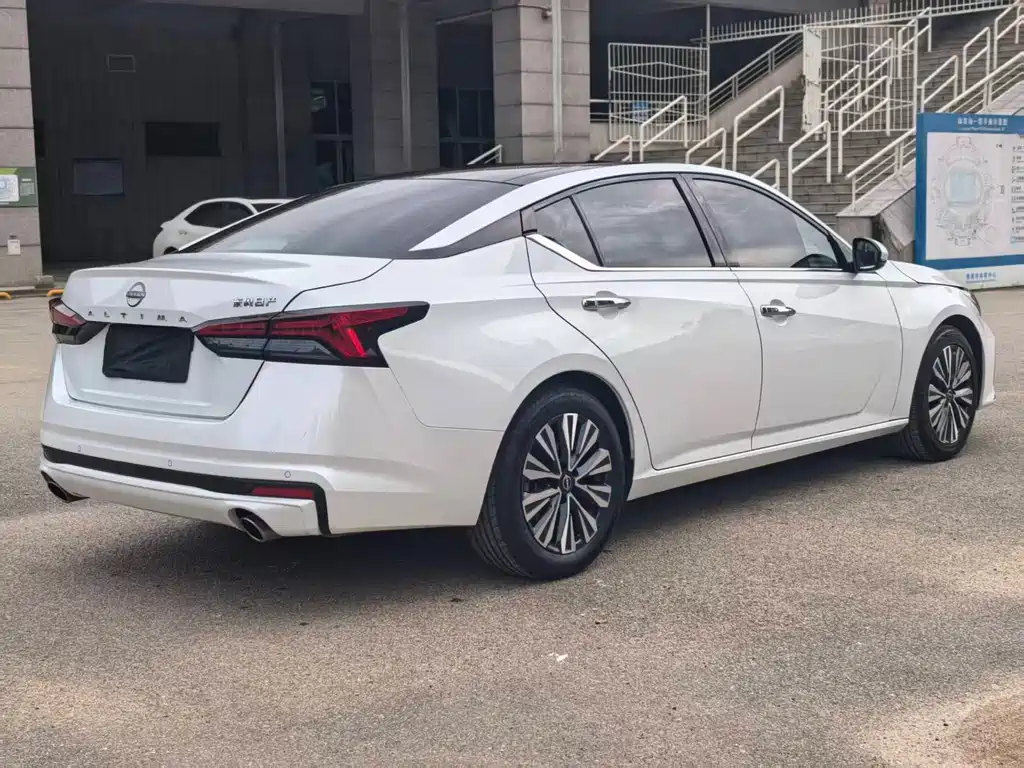 Teana 2.0 L XL-TLS Joy