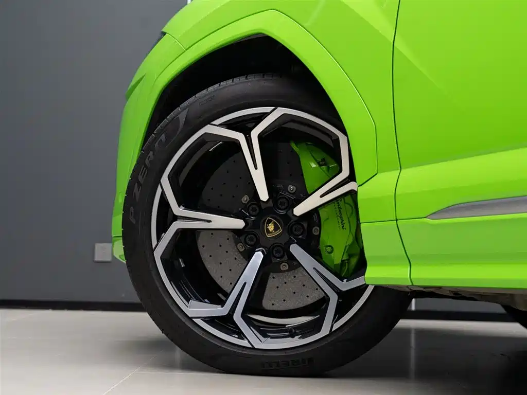 Urus 4.0 T V8