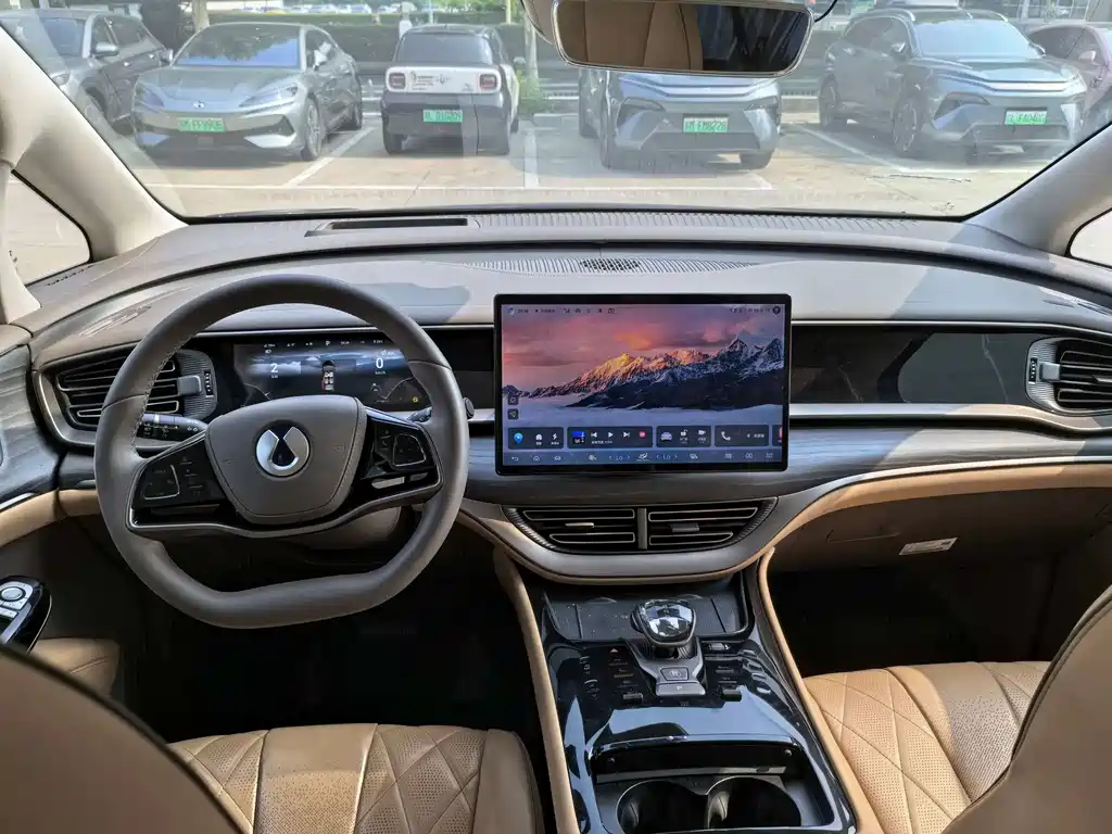Denza D9 DM-i 970 4 WD Honored