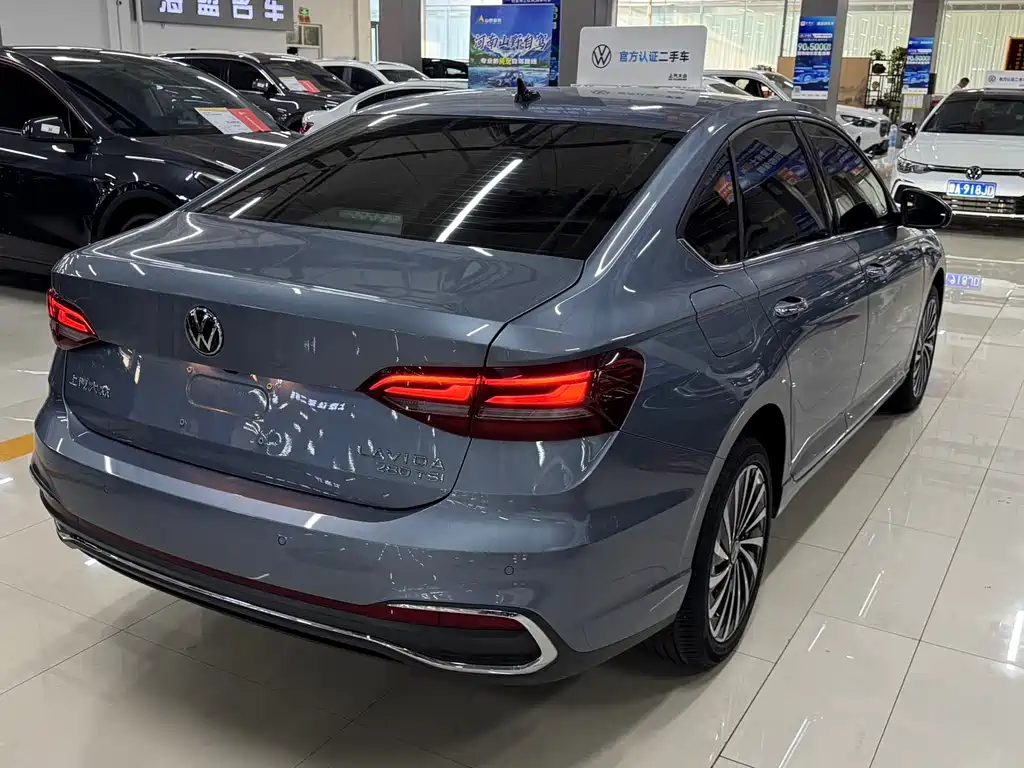 Lavida 280 TSI DSG Forever