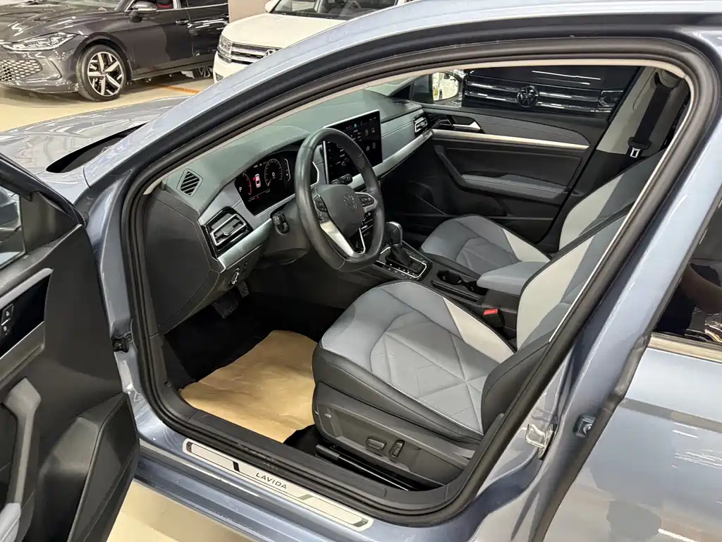 Lavida 280 TSI DSG Forever