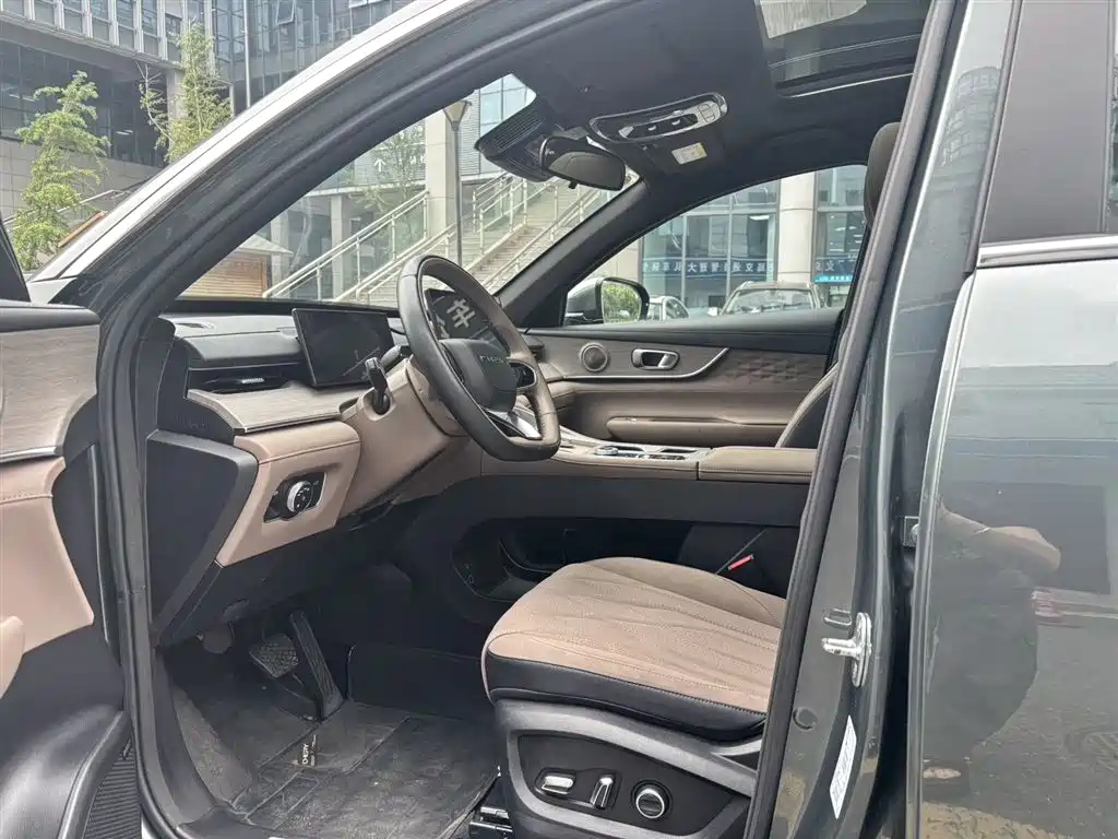 Tiggo 8 PLUS 瑞虎8 PLUS 2025款 290 TGDI DCT尊贵版