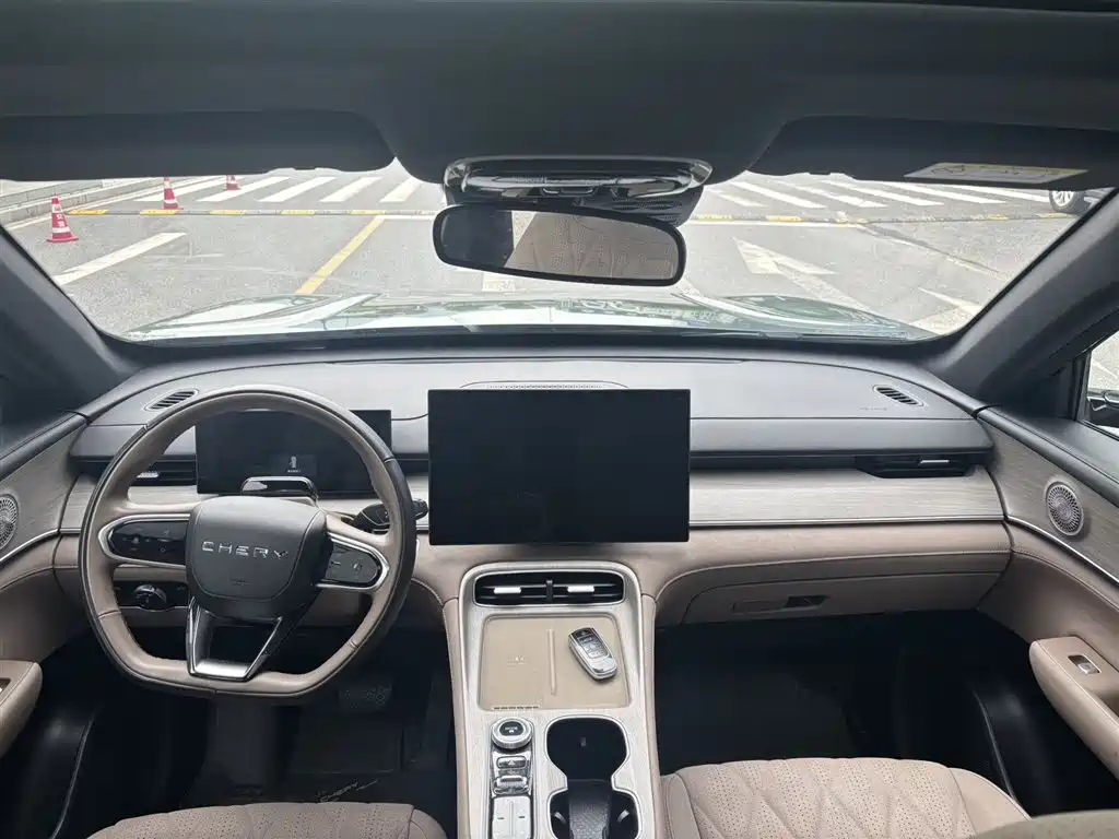 Tiggo 8 PLUS 瑞虎8 PLUS 2025款 290 TGDI DCT尊贵版