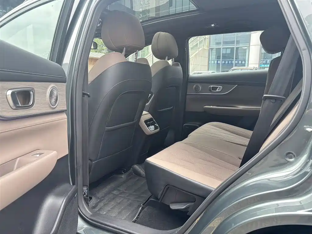 Tiggo 8 PLUS 瑞虎8 PLUS 2025款 290 TGDI DCT尊贵版